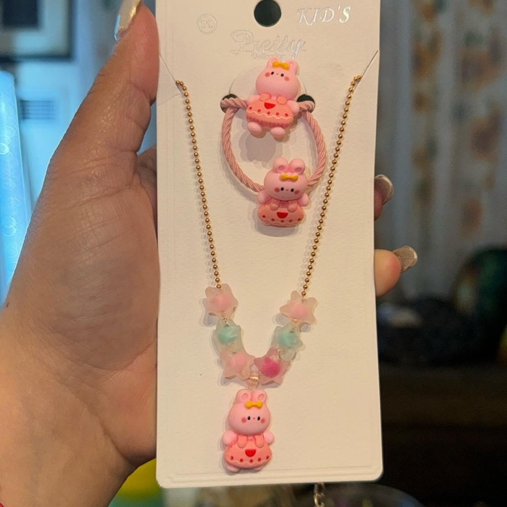 Rabbit hair accessories and necklace‎